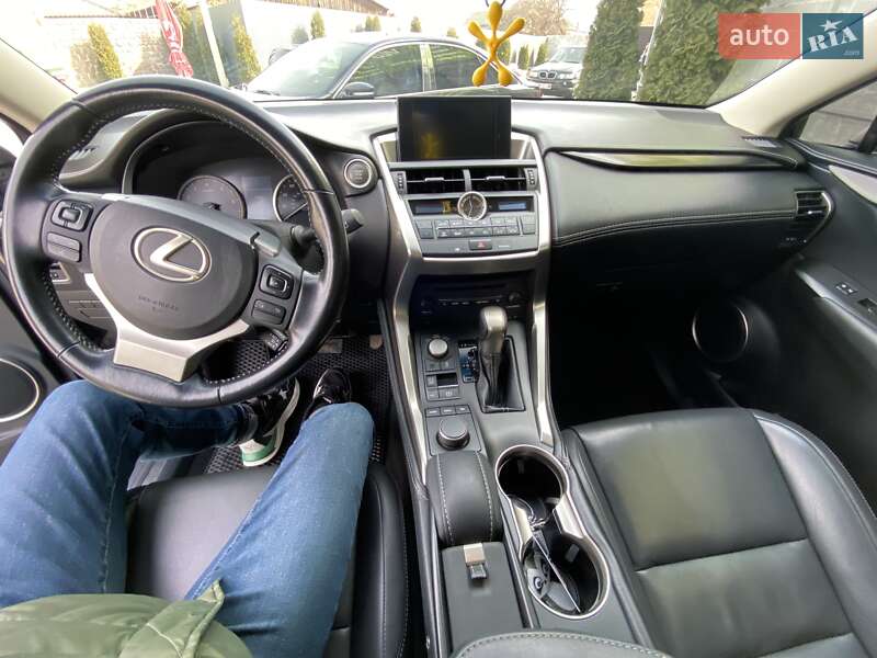 Позашляховик / Кросовер Lexus NX 2017 в Кропивницькому