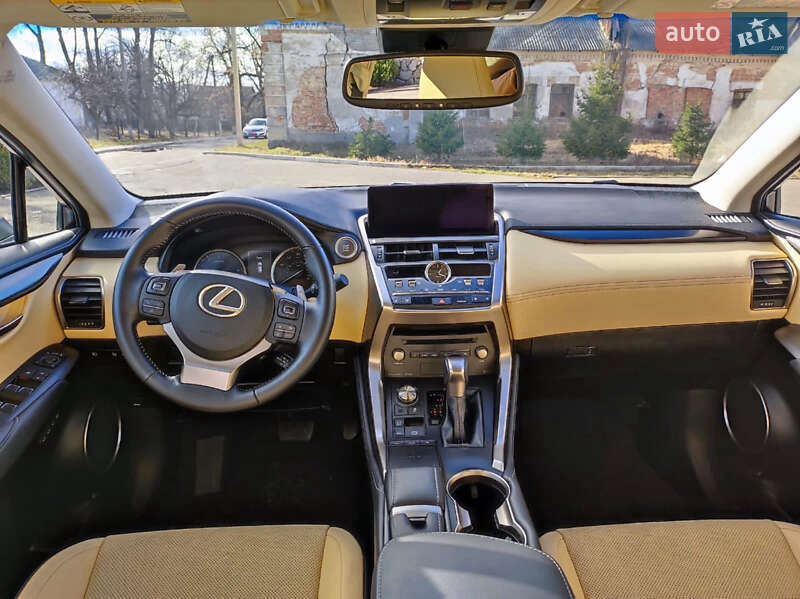 Позашляховик / Кросовер Lexus NX 2017 в Южноукраїнську