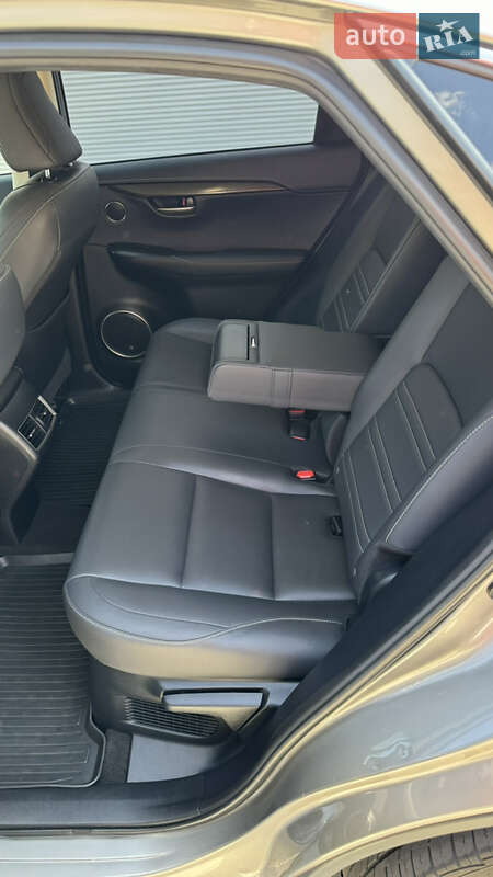 Внедорожник / Кроссовер Lexus NX 2017 в Ивано-Франковске