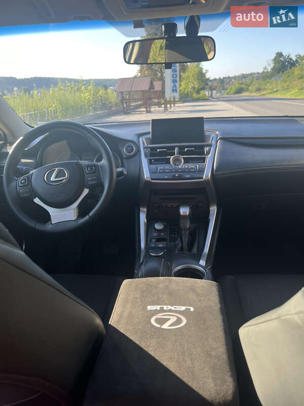 Внедорожник / Кроссовер Lexus NX 2016 в Тернополе