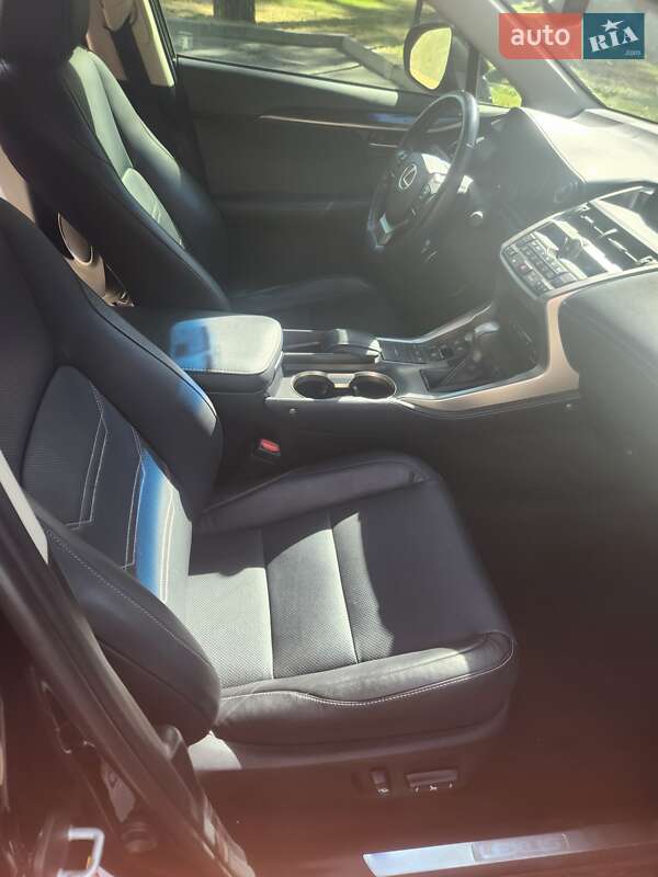 Позашляховик / Кросовер Lexus NX 2015 в Чернігові