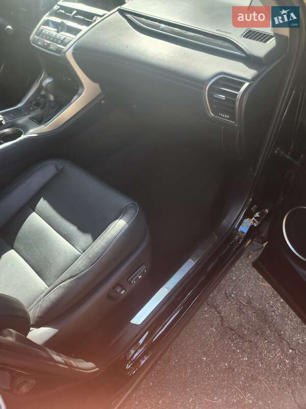 Позашляховик / Кросовер Lexus NX 2015 в Чернігові