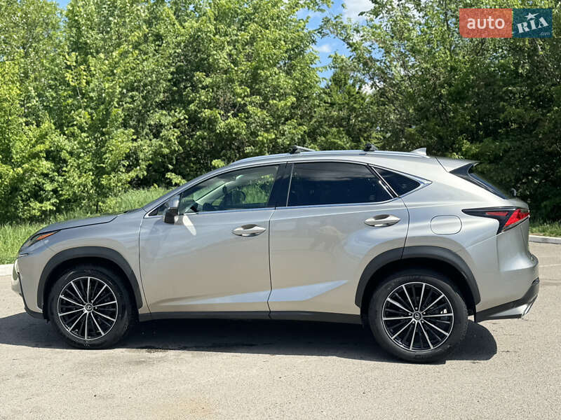 Внедорожник / Кроссовер Lexus NX 2018 в 