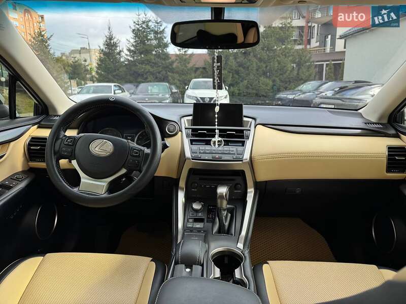 Позашляховик / Кросовер Lexus NX 2015 в Тернополі