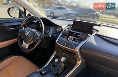 Позашляховик / Кросовер Lexus NX 2017 в 