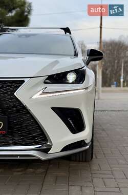 Позашляховик / Кросовер Lexus NX 2021 в 