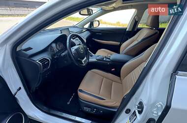 Позашляховик / Кросовер Lexus NX 2016 в 