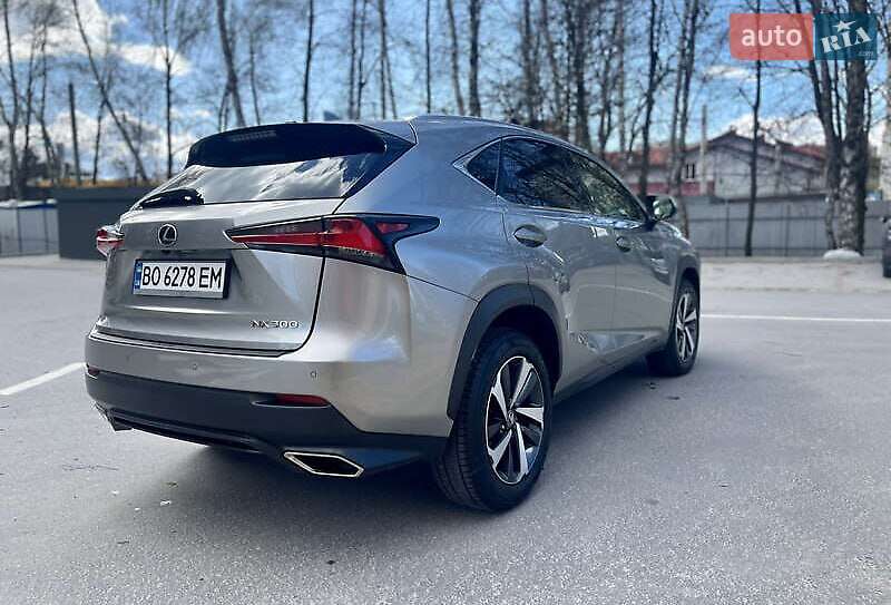 Позашляховик / Кросовер Lexus NX 2017 в Києві