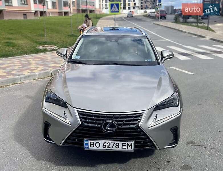 Позашляховик / Кросовер Lexus NX 2017 в Києві