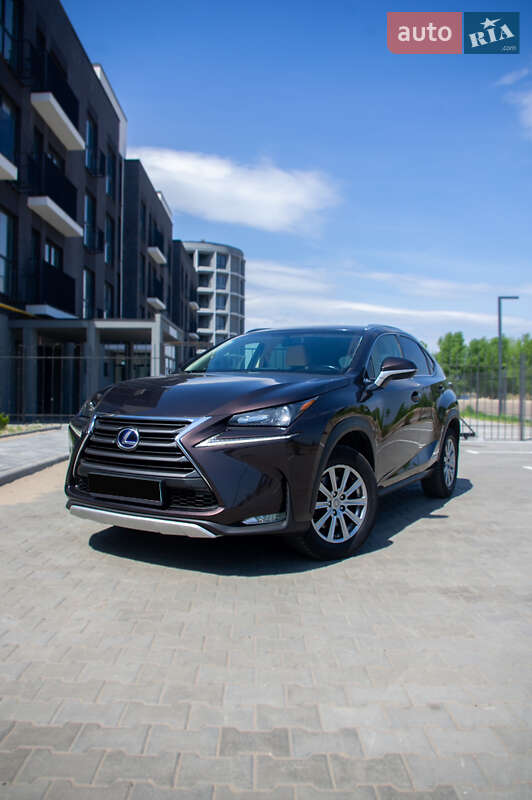 Позашляховик / Кросовер Lexus NX 2015 в 