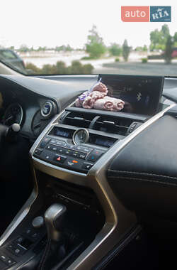 Позашляховик / Кросовер Lexus NX 2015 в 
