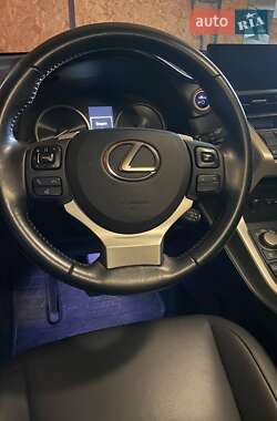 Позашляховик / Кросовер Lexus NX 2017 в 