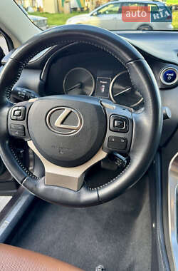 Позашляховик / Кросовер Lexus NX 2015 в 