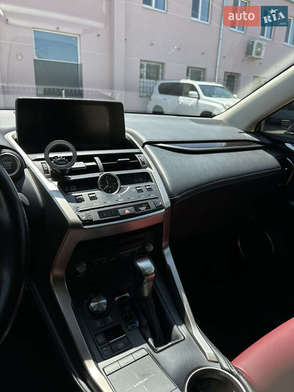 Внедорожник / Кроссовер Lexus NX 2017 в Днепре