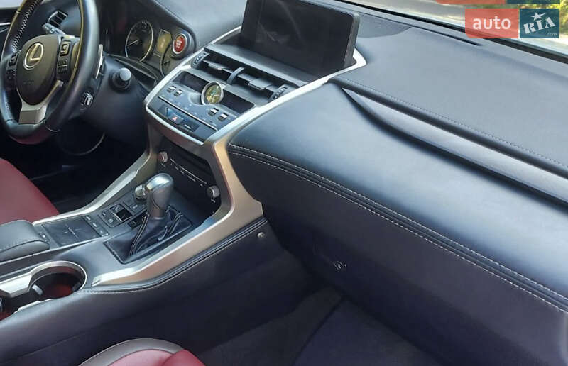 Внедорожник / Кроссовер Lexus NX 2018 в Ужгороде