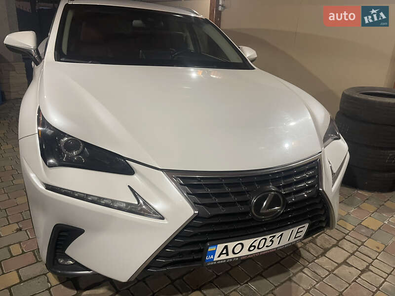 Внедорожник / Кроссовер Lexus NX 2018 в Ужгороде
