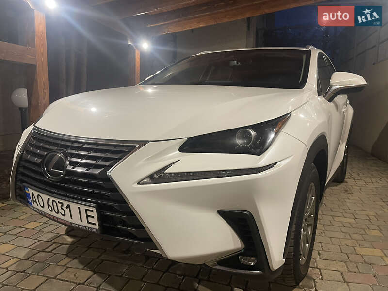Внедорожник / Кроссовер Lexus NX 2018 в Ужгороде