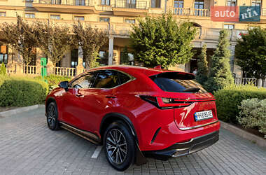 Позашляховик / Кросовер Lexus NX 2022 в 