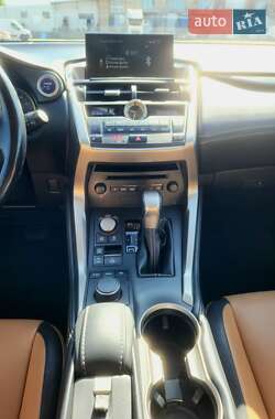 Внедорожник / Кроссовер Lexus NX 2015 в 