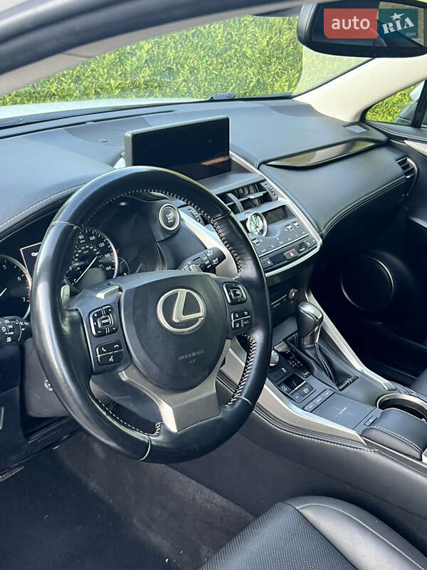Внедорожник / Кроссовер Lexus NX 2017 в Львове