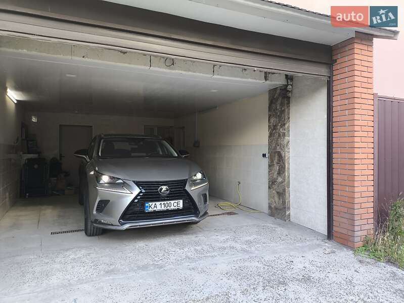 Lexus NX 2020