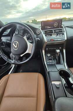 Внедорожник / Кроссовер Lexus NX 2017 в 