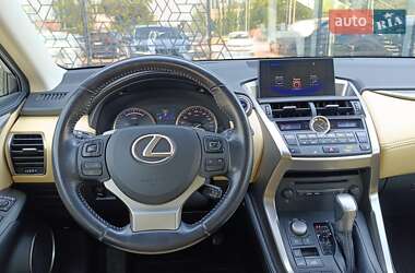 Позашляховик / Кросовер Lexus NX 2015 в 