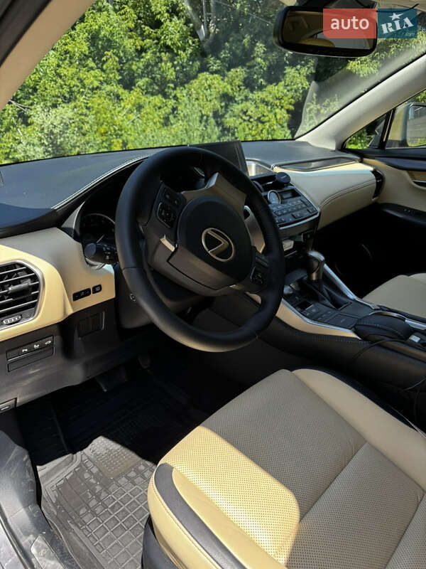 Внедорожник / Кроссовер Lexus NX 2015 в Киеве