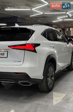 Позашляховик / Кросовер Lexus NX 2018 в 