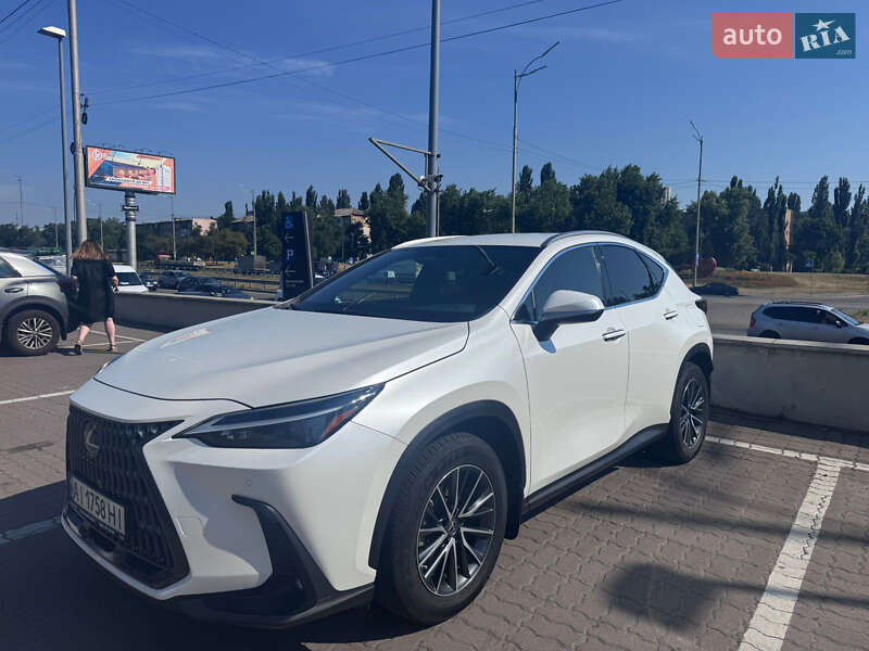 Lexus NX 2022