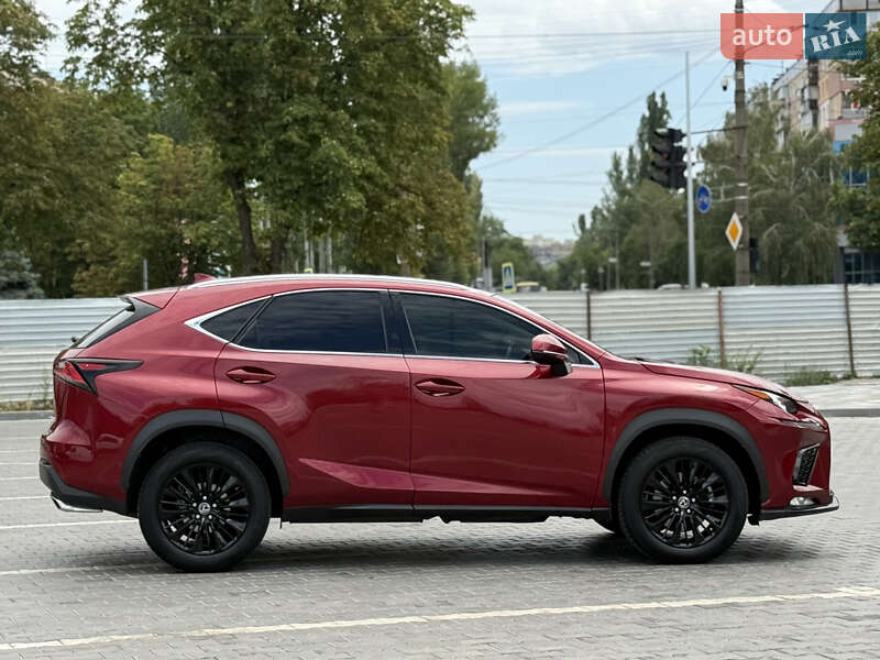 Позашляховик / Кросовер Lexus NX 2016 в Кривому Розі