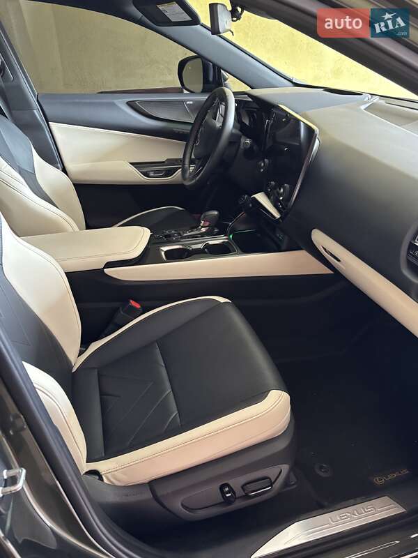 Позашляховик / Кросовер Lexus NX 2023 в Тернополі