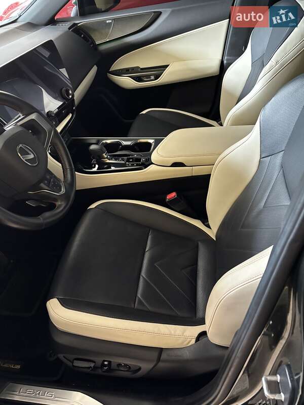 Позашляховик / Кросовер Lexus NX 2023 в Тернополі