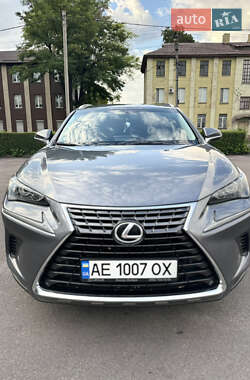Позашляховик / Кросовер Lexus NX 2017 в 