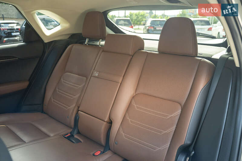 Внедорожник / Кроссовер Lexus NX 2015 в Черновцах