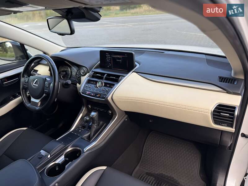 Позашляховик / Кросовер Lexus NX 2020 в Івано-Франківську