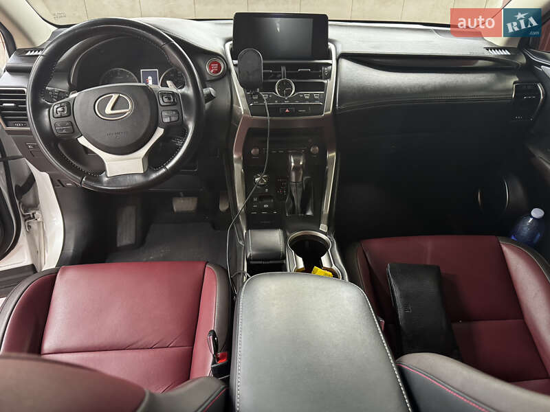 Позашляховик / Кросовер Lexus NX 2018 в Рівному