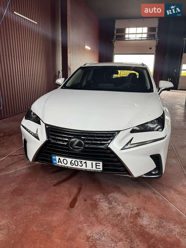 Позашляховик / Кросовер Lexus NX 2018 в Рівному