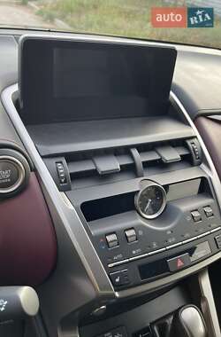 Позашляховик / Кросовер Lexus NX 2021 в 