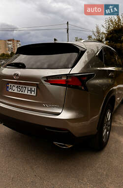 Позашляховик / Кросовер Lexus NX 2014 в 