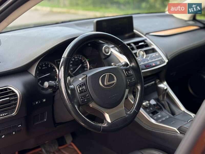 Позашляховик / Кросовер Lexus NX 2017 в Кривому Розі