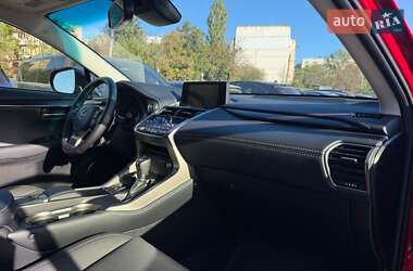 Позашляховик / Кросовер Lexus NX 2021 в 