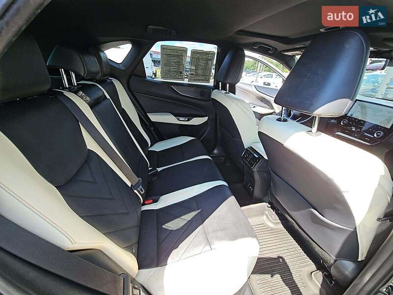 Позашляховик / Кросовер Lexus NX 2023 в Івано-Франківську