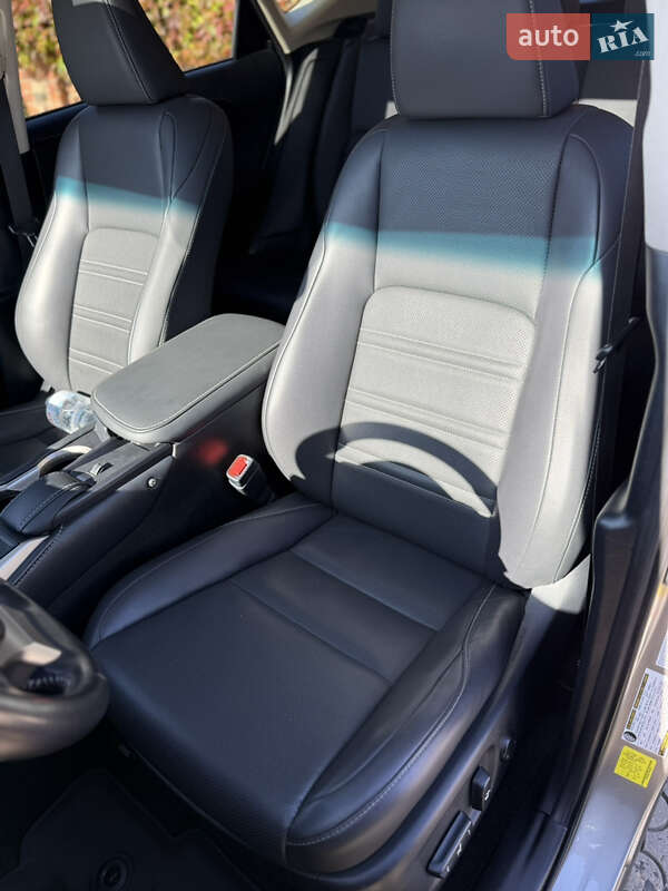 Позашляховик / Кросовер Lexus NX 2016 в Чернівцях