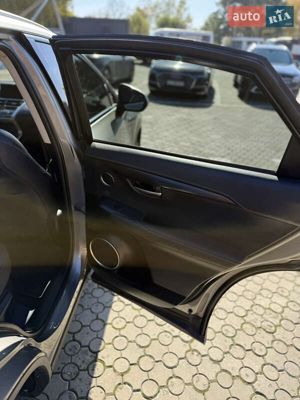 Позашляховик / Кросовер Lexus NX 2016 в Чернівцях