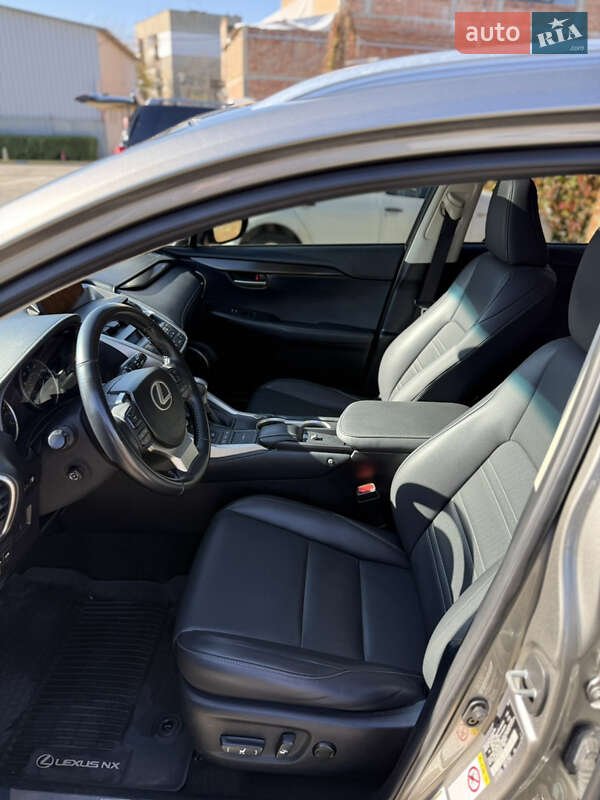 Позашляховик / Кросовер Lexus NX 2016 в Чернівцях