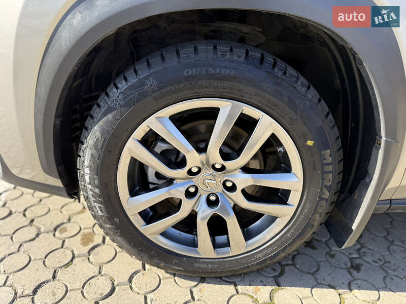 Позашляховик / Кросовер Lexus NX 2016 в Чернівцях