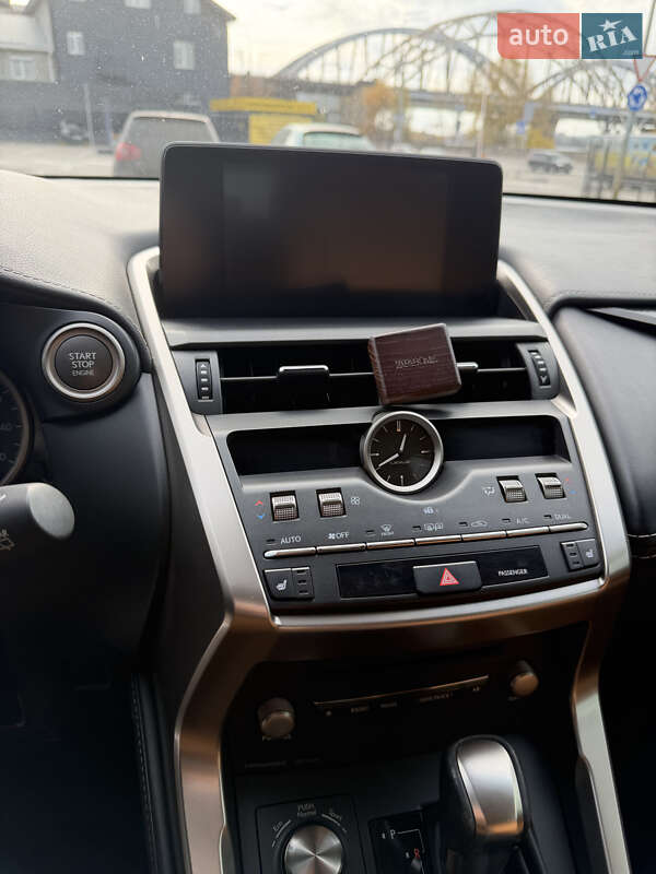 Позашляховик / Кросовер Lexus NX 2017 в Києві