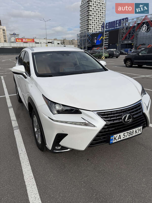 Позашляховик / Кросовер Lexus NX 2017 в Києві