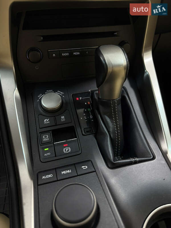 Внедорожник / Кроссовер Lexus NX 2016 в Одессе